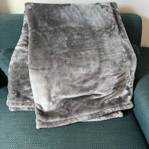 Berkshire Plush Gray Throw Blanket